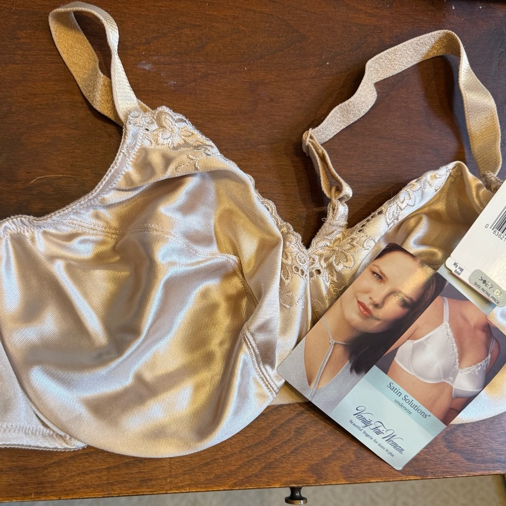Vanity Fair Women's Satin Cream Bra 40D